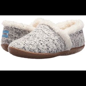 NEW Tom’s Brand Wool Slippers, Women’s Size 10! :)